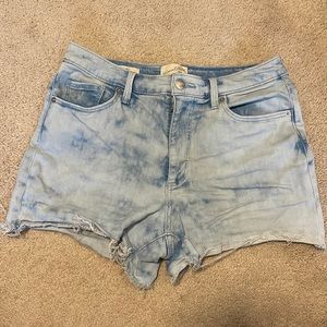 Women’s Universal Thread bleached jean shorts